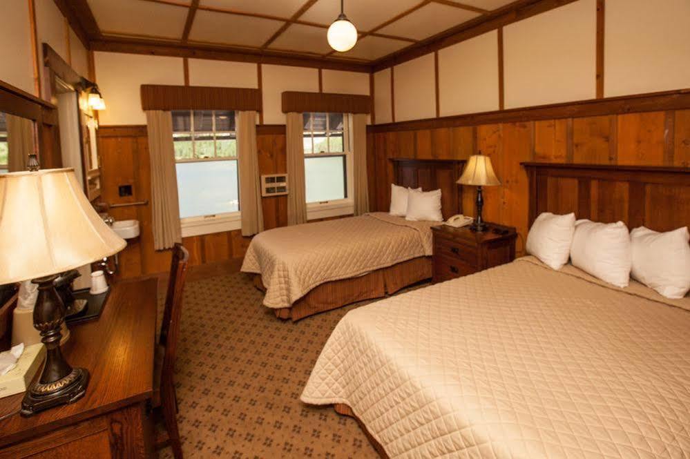 Many Glacier Hotel バブ エクステリア 写真